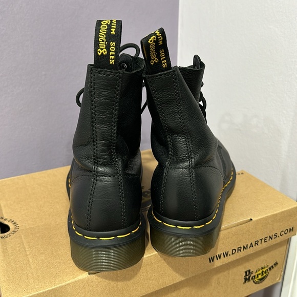 Original Doc Dr. Martens 1460 Pascal Black Boots size 7 - Picture 2 of 6